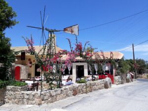 aussenbereich der taverne